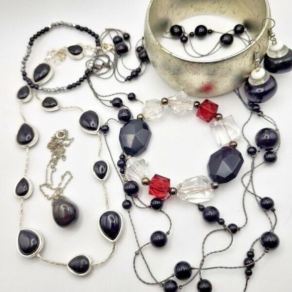Mixed Lot of Black and Silvertone Jewelry/Necklaces Bracelets Earrings - Picture 1 of 4